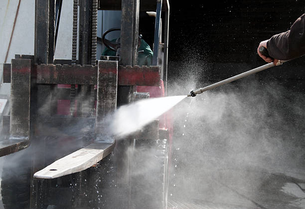Best Driveway Pressure Washing  in Country Club Hills, MO